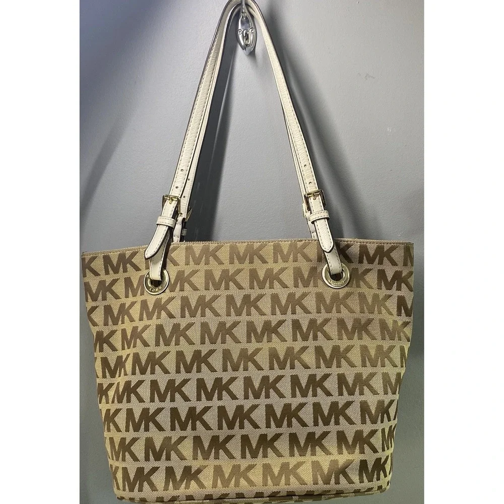 Michael Kors Womens Signature Jet Set Canvas Tote tan and gold. EUC 10x15x6